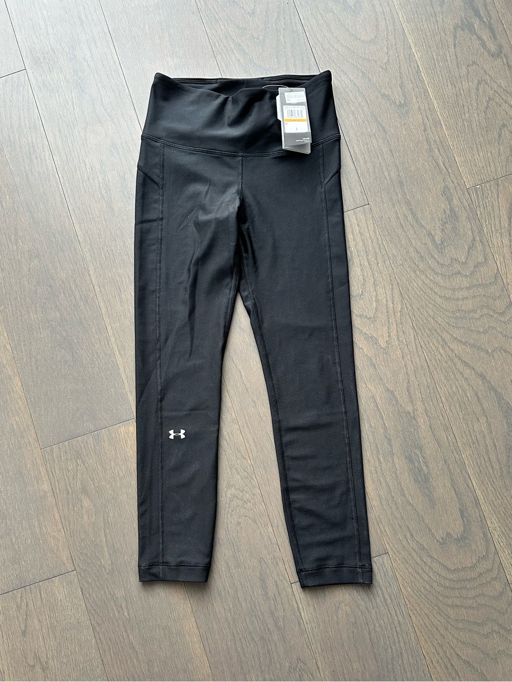 NWT Under Armour Black Women’s Compression Crop Leggings